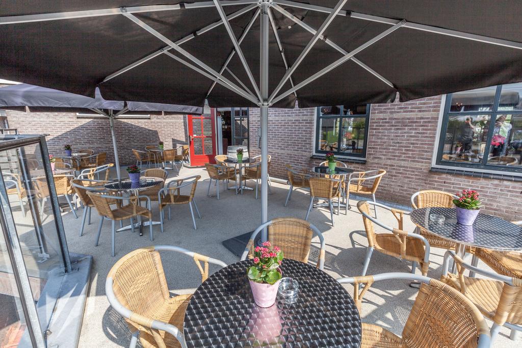 Hotel Restaurant De Buizerd Langedijk Exterior photo