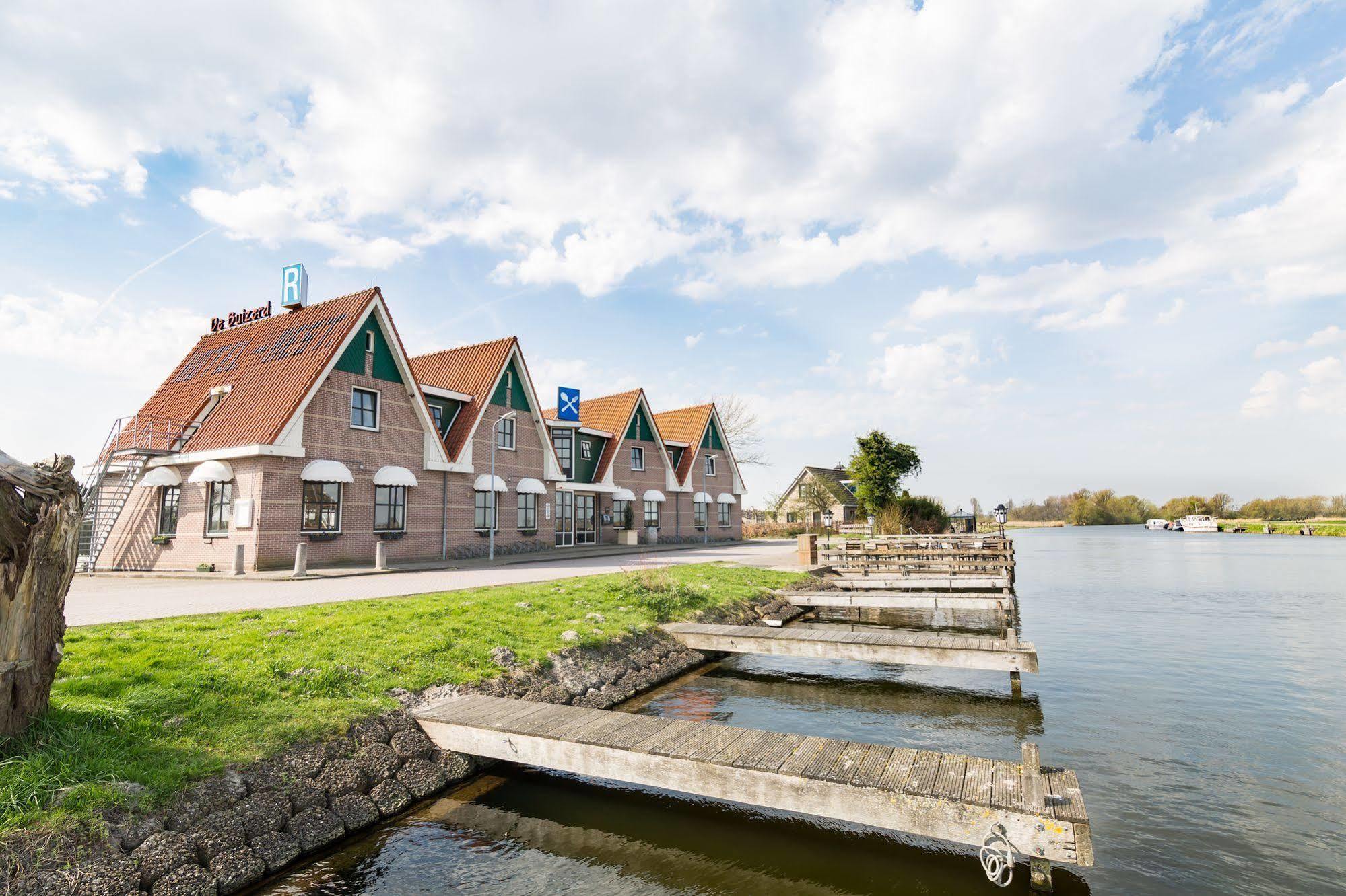 Hotel Restaurant De Buizerd Langedijk Exterior photo